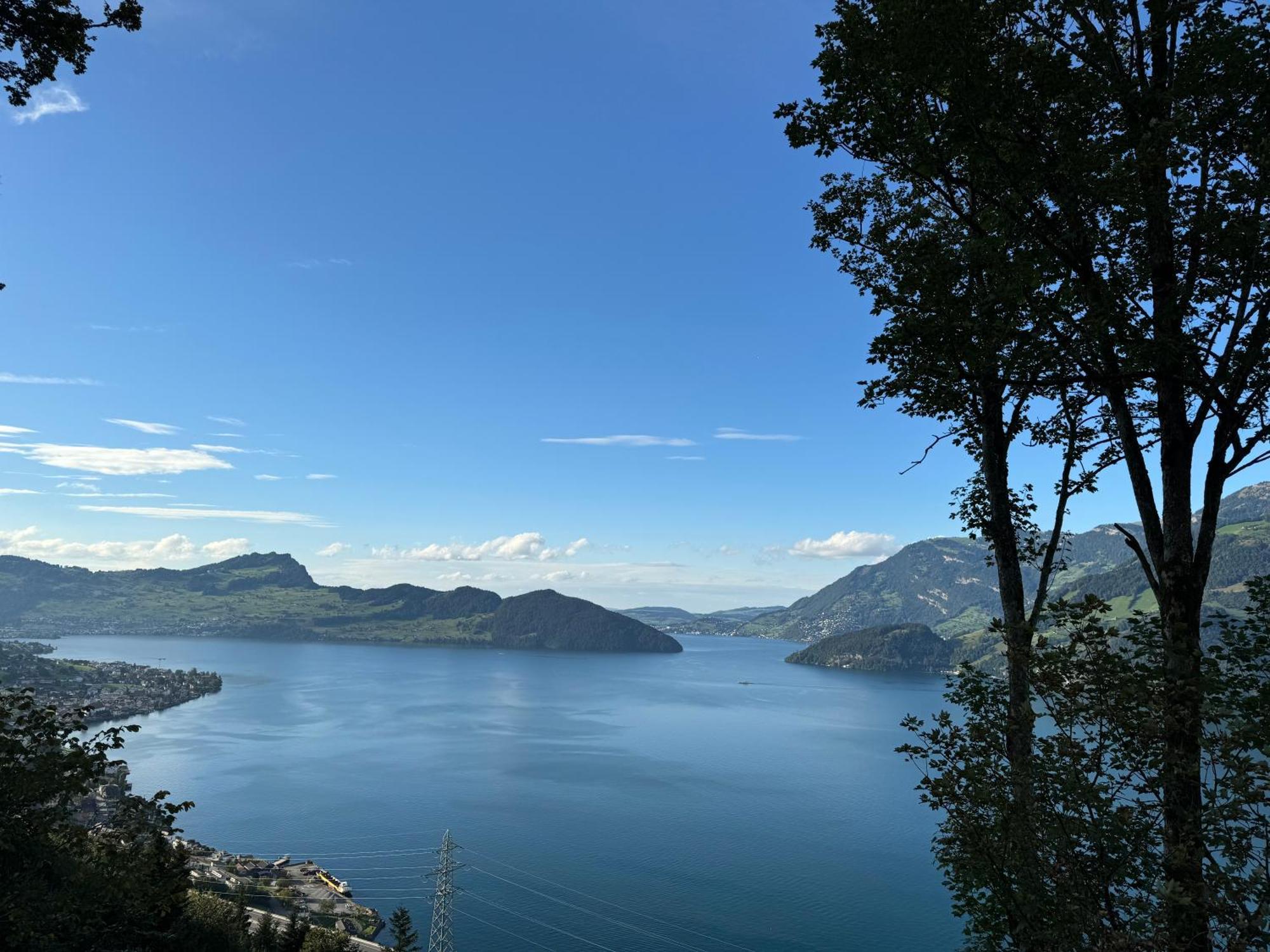 Feel 501 - Seeblick - Bergblick - Parkplatz * Emmetten
